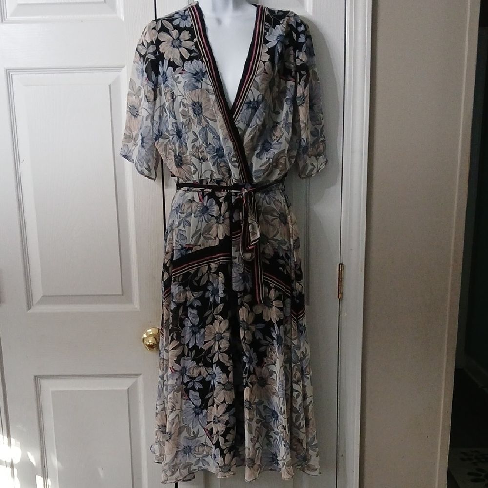 Gabby Skye Floral Dress with Belt business casual vacation Sz 10 NWOT